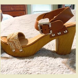 Charles David Cola Platform Heeled Sandals